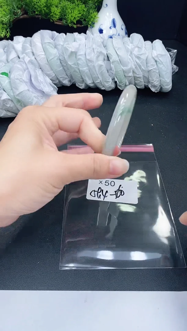 未镶嵌手镯翡翠50