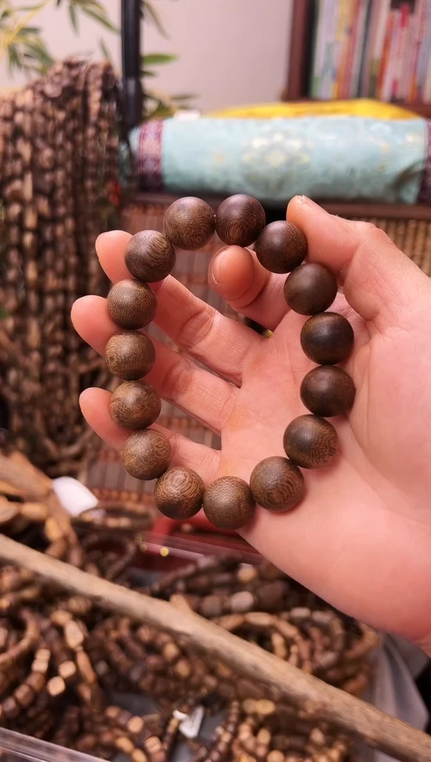 沉香手串棋楠乌身圆珠单圈