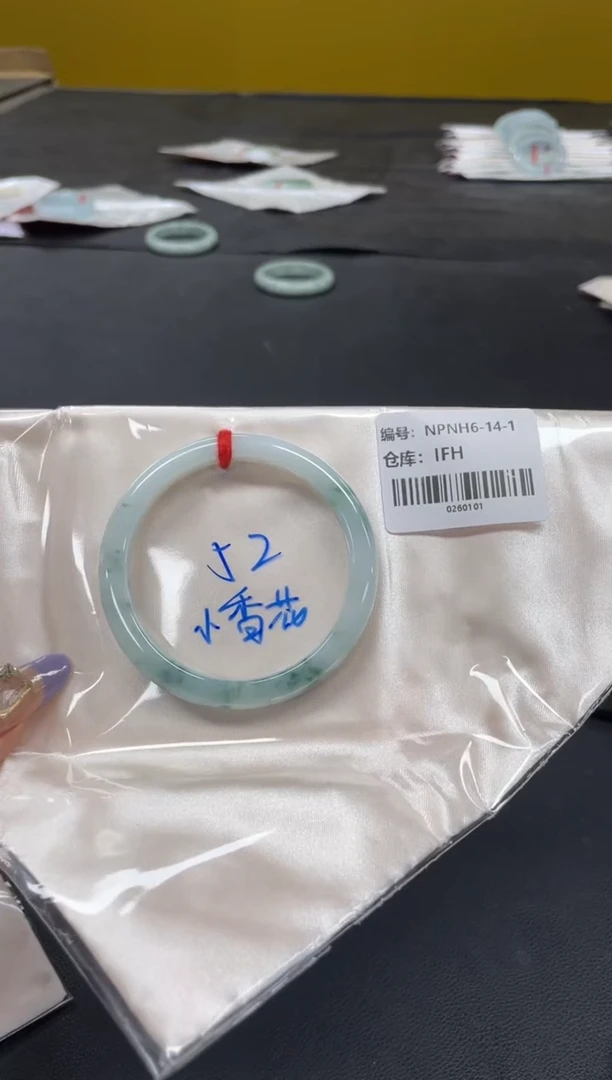 未镶嵌手镯翡翠一**喵翡翠手镯