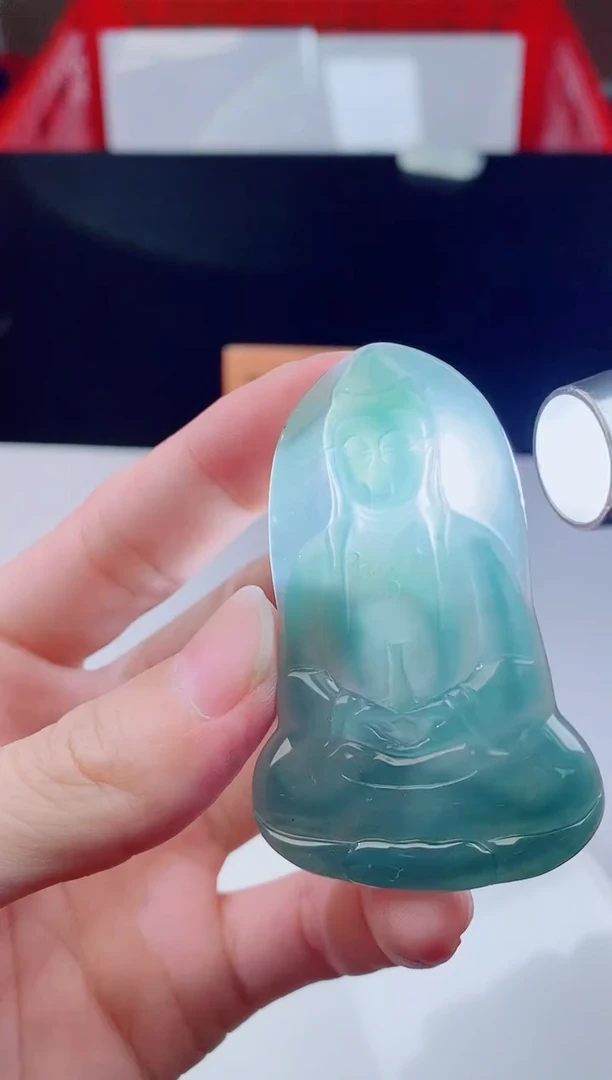 颈饰未镶嵌翡翠   `