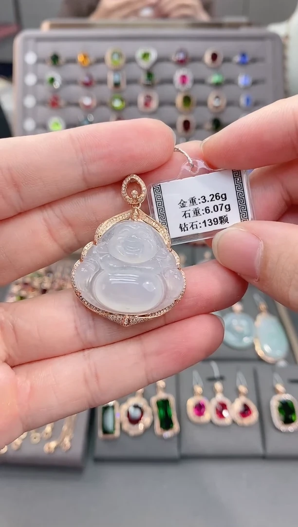 颈饰18K金镶嵌翡翠6.07