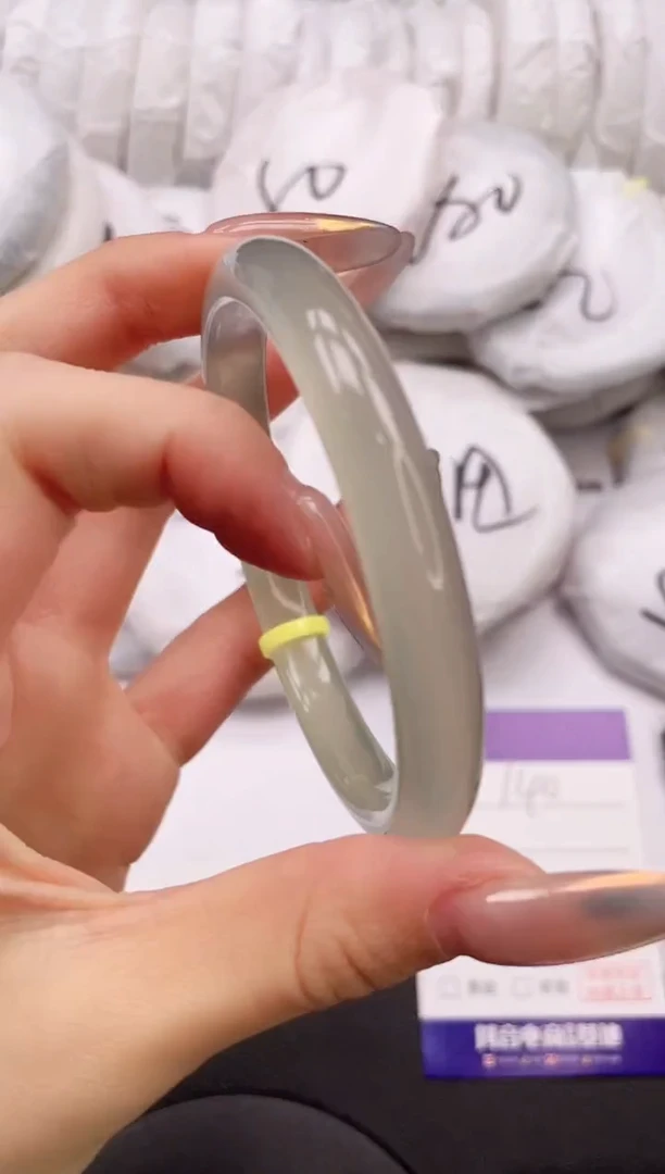 【闪购商品】石英质玉手镯未镶嵌1K140-60