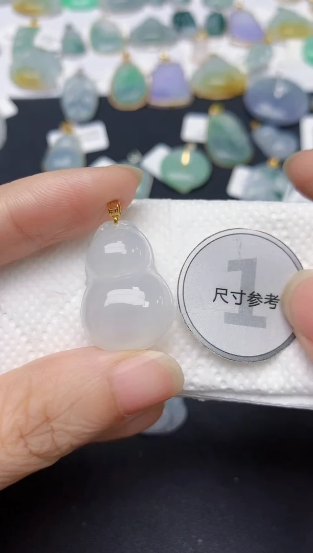 翡翠18K金镶嵌颈饰天然缅甸A货翡翠