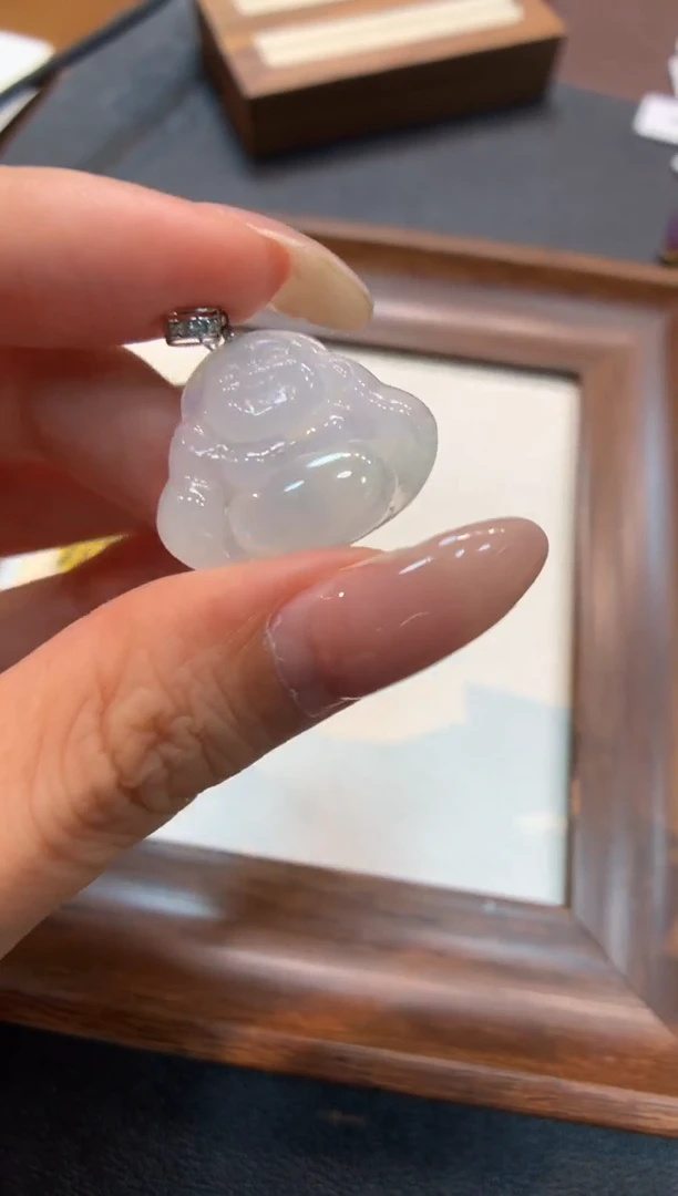 颈饰18K金镶嵌翡翠佛公