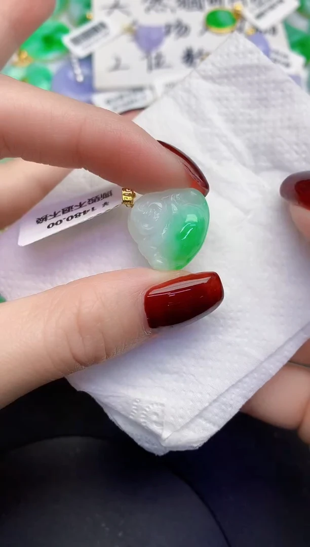 颈饰18K金镶嵌翡翠缅甸天然翡翠A货