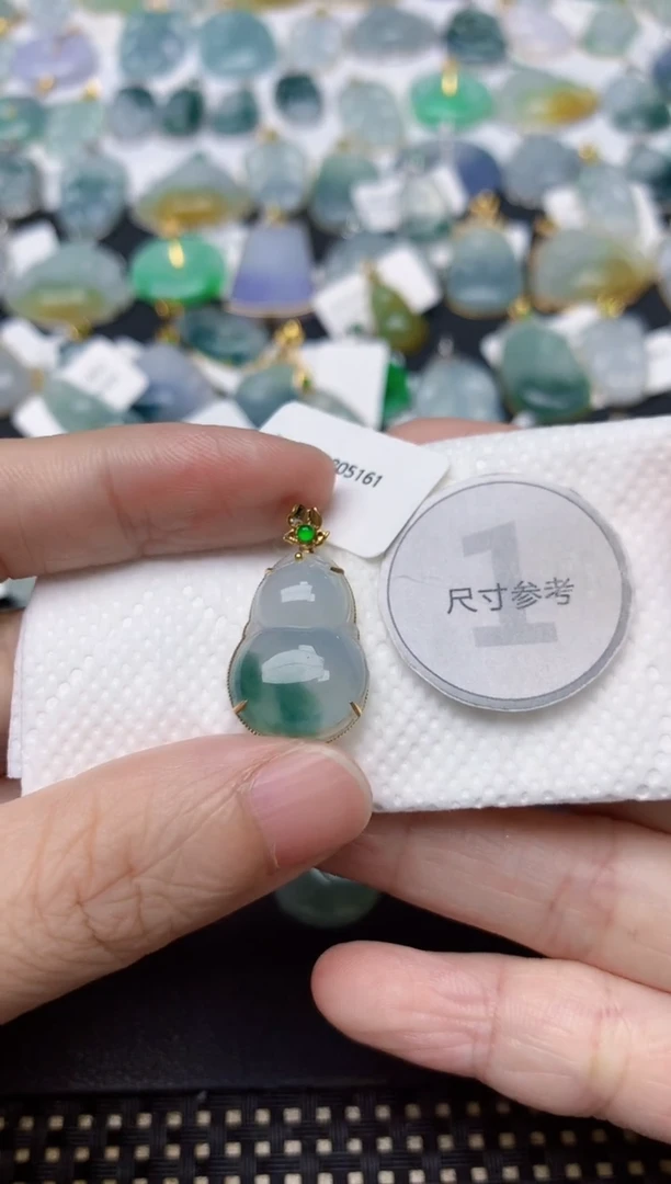 颈饰18K金镶嵌翡翠天然缅甸A货翡翠