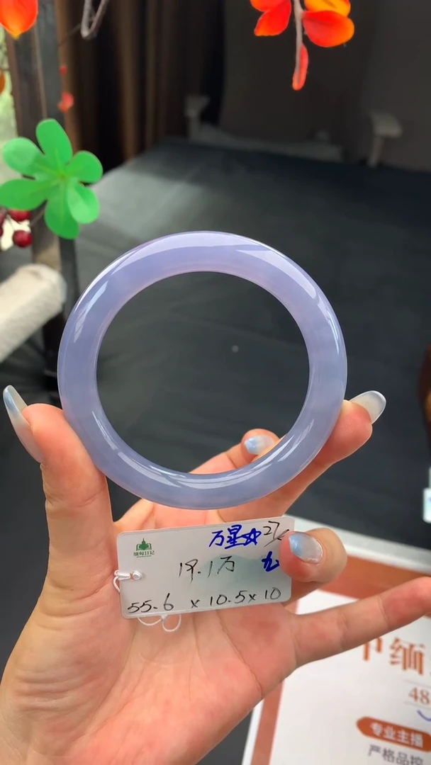 未镶嵌手镯翡翠自带#送人#，联系客服核对地址~