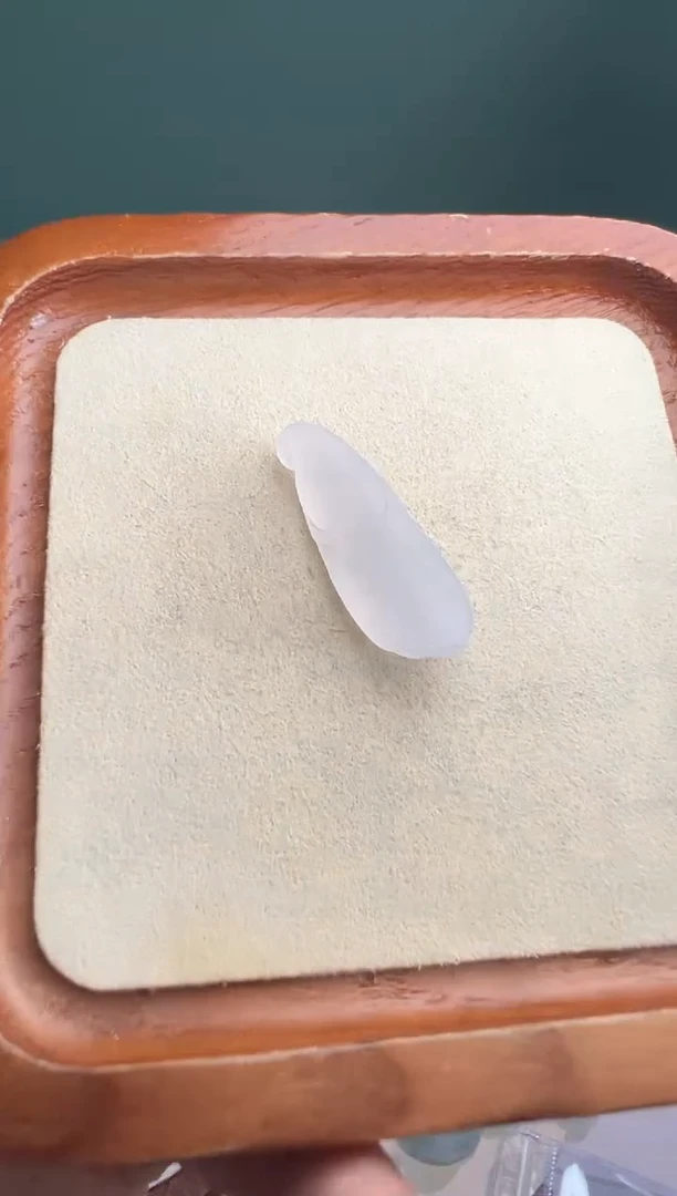 未镶嵌定制翡翠粉紫底 玉兰花