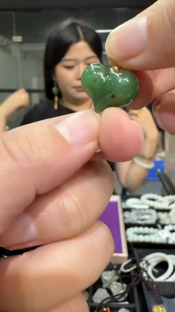 颈饰未镶嵌和田玉假一罚三