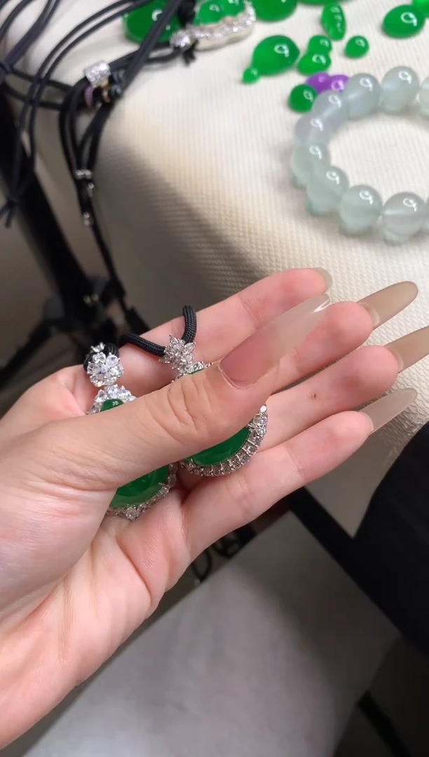 未镶嵌翡翠耳饰执**?无美颜七天无理由