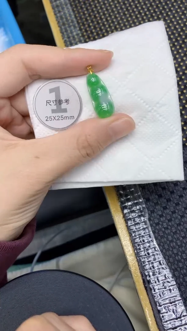 颈饰18K金镶嵌翡翠111111111