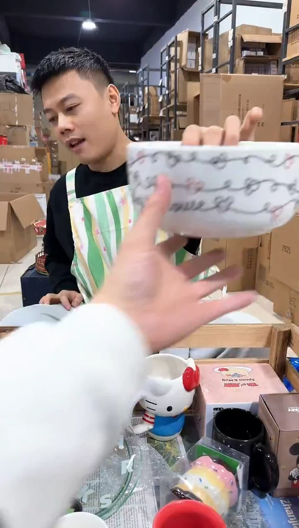 瓷片米奇线条大碗