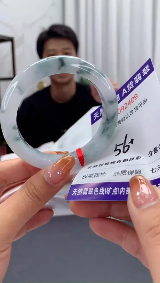 未镶嵌手镯翡翠有纹，完美者勿拍
