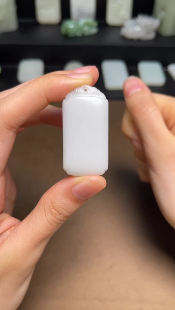 和田玉未镶嵌颈饰10 带点