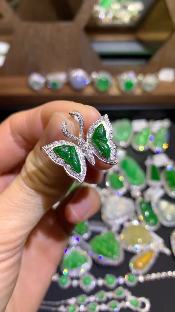 【闪购商品】翡翠吊坠(不含链)18K金镶嵌吊坠