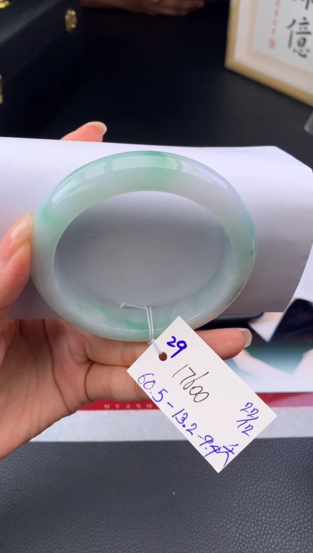 未镶嵌手镯翡翠假一赔三   手镯