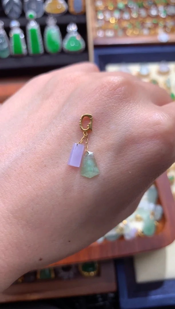 颈饰18K金镶嵌翡翠翡翠