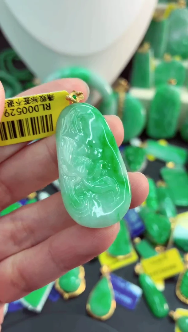 吊坠(不含链)18K金镶嵌翡翠天然缅甸翡翠A货