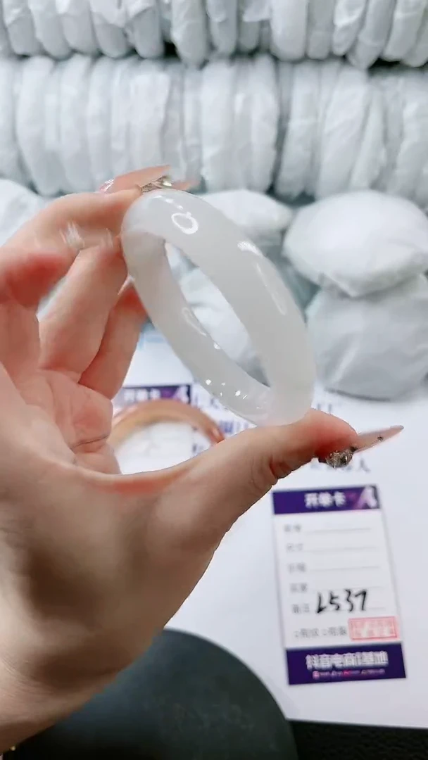 【闪购商品】石英质玉手镯未镶嵌多样性发货L537