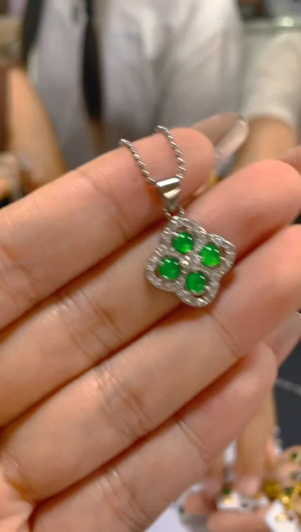 翡翠未镶嵌颈饰多样性发一