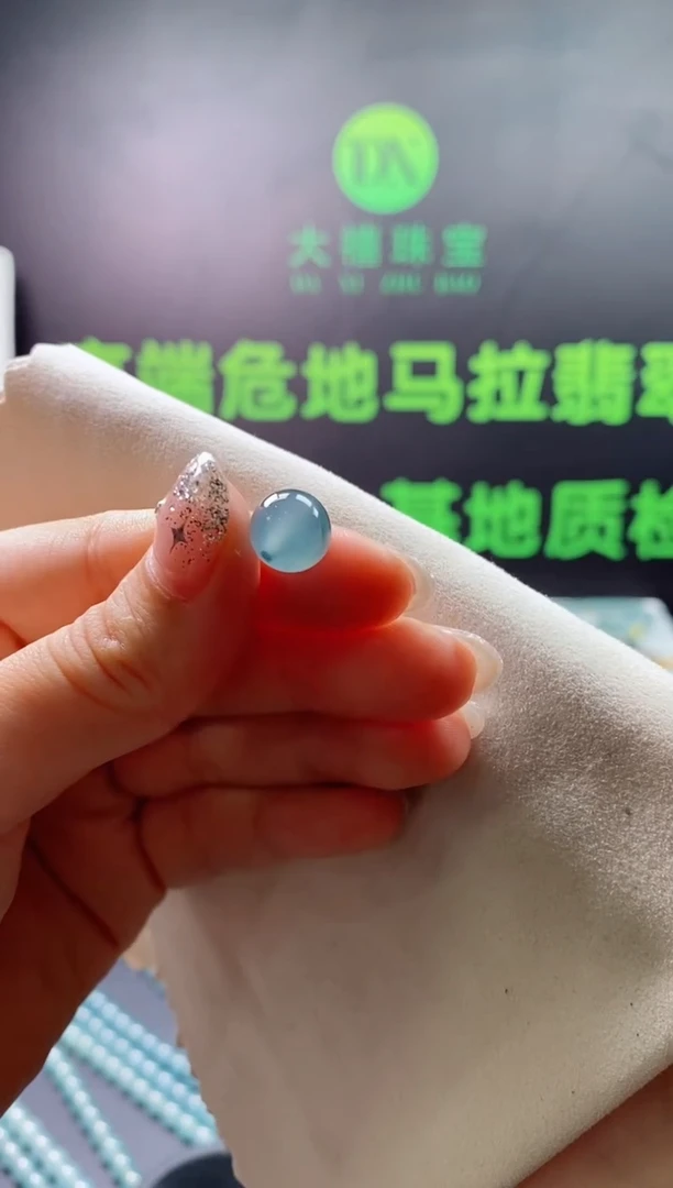 翡翠未镶嵌颈饰孟*1070187164