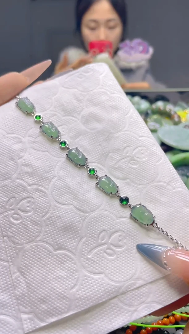 颈饰未镶嵌翡翠/Z/翡翠A货，一件也是批发价