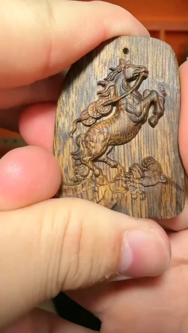 沉香吊坠318号白棋生肖马多样性发一