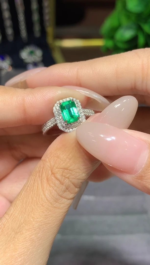 18K金镶嵌戒指祖母绿1.2CT