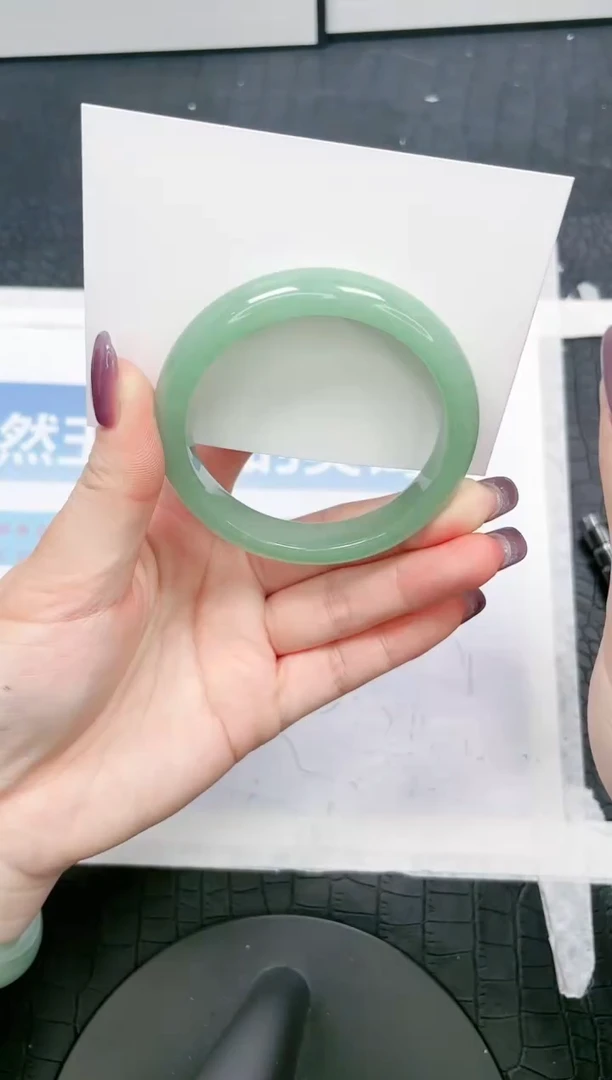 【闪购商品】石英质玉手镯未镶嵌65-54