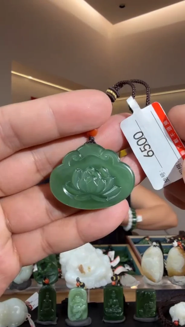 和田玉未镶嵌颈饰1