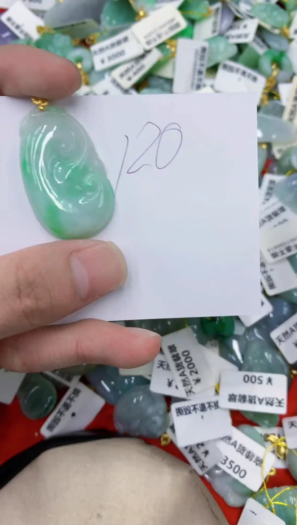 颈饰18K金镶嵌翡翠111111111111