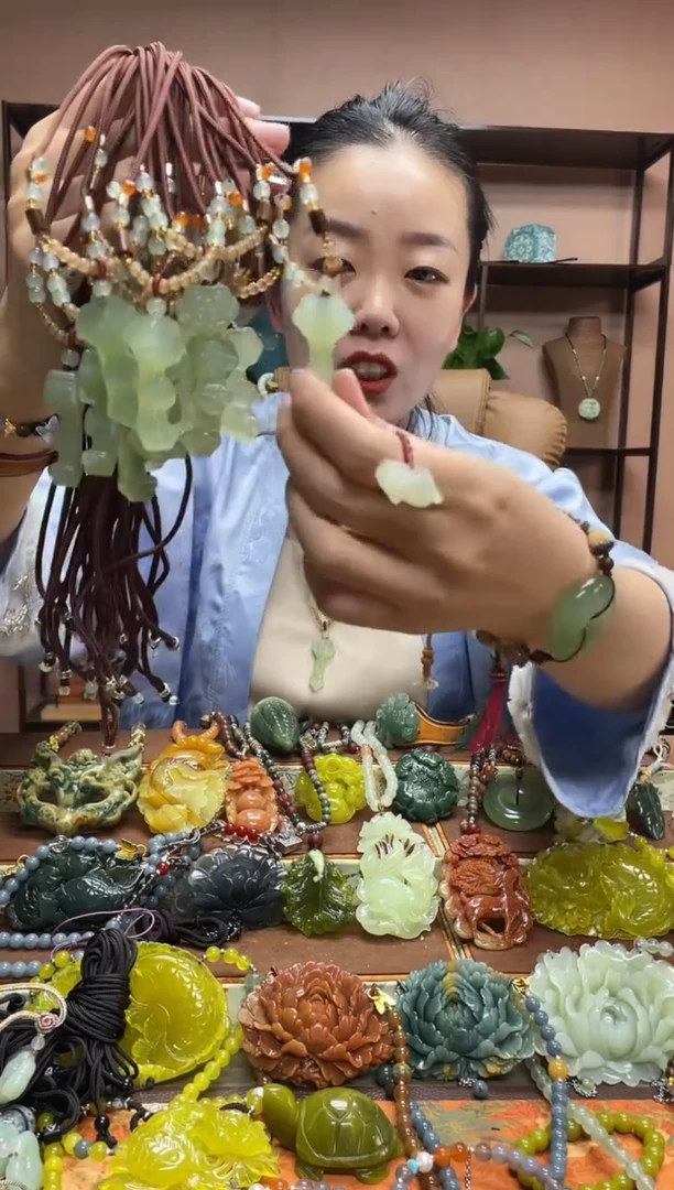 未镶嵌岫玉吊坠多样性发货发其中之一