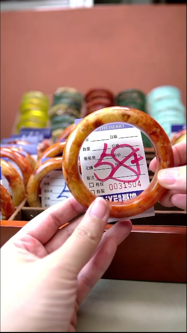 未镶嵌岫玉手镯1