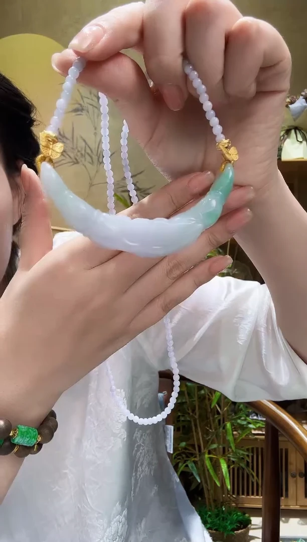 颈饰未镶嵌翡翠吊坠
