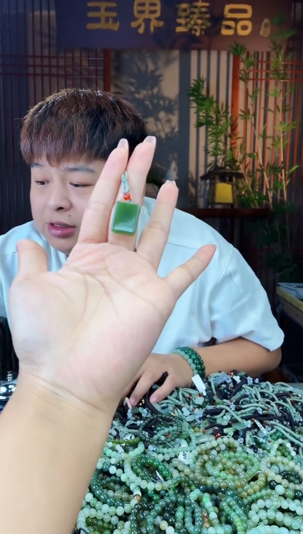 和田玉未镶嵌颈饰拍一发一