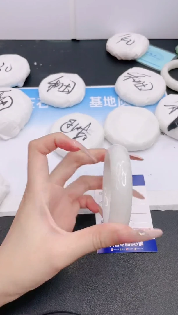 和田玉手镯未镶嵌26G77-57