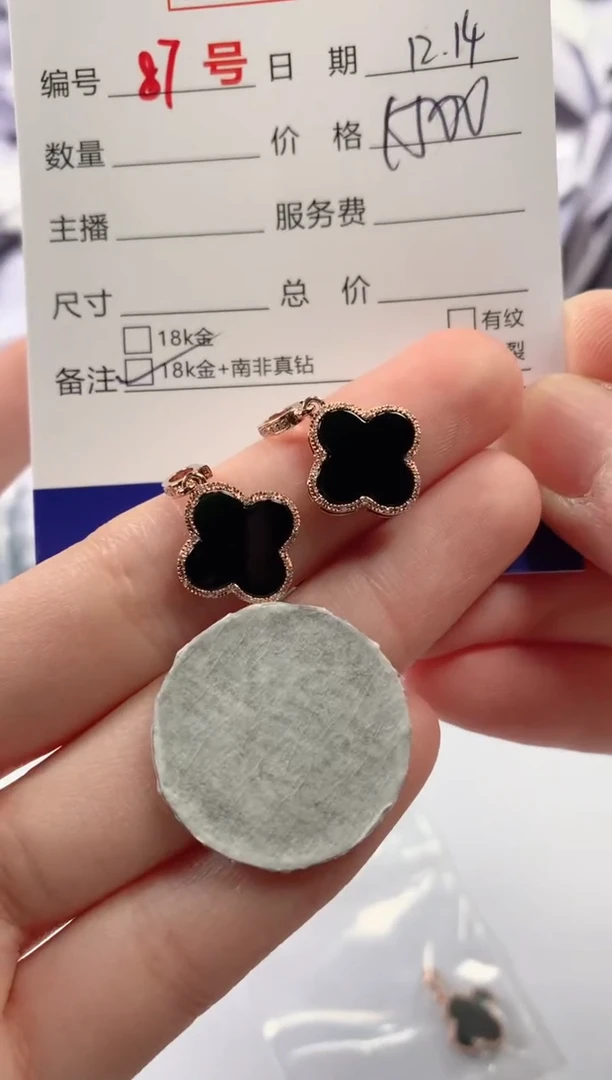 颈饰18K金镶嵌翡翠多样性发货，发一件