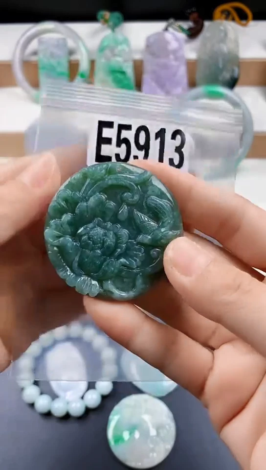 颈饰未镶嵌翡翠天然翡翠吊坠挂件