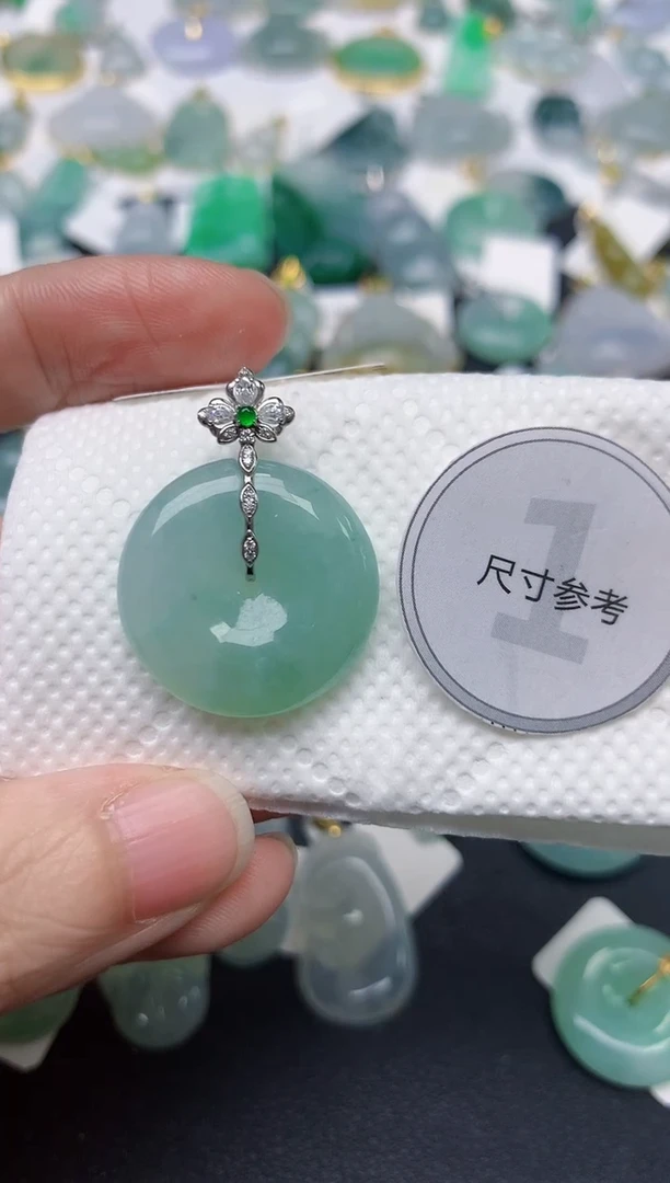 颈饰18K金镶嵌翡翠天然缅甸A货翡翠