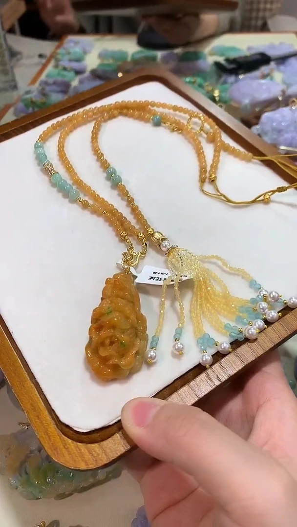 颈饰未镶嵌翡翠吊坠