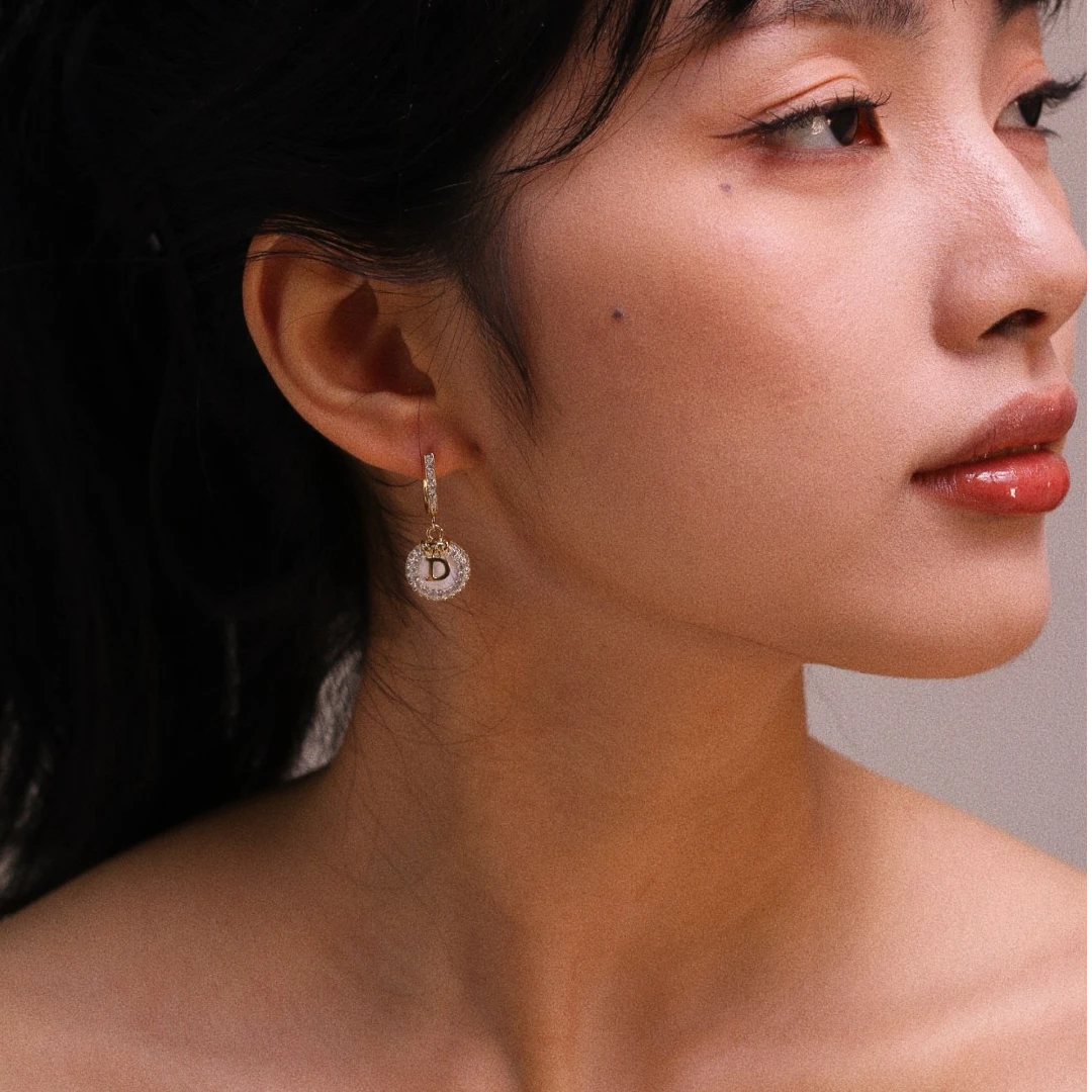 铜合金合成锆石耳饰 d家黑白耳环气质轻奢耳饰时尚小众设计感