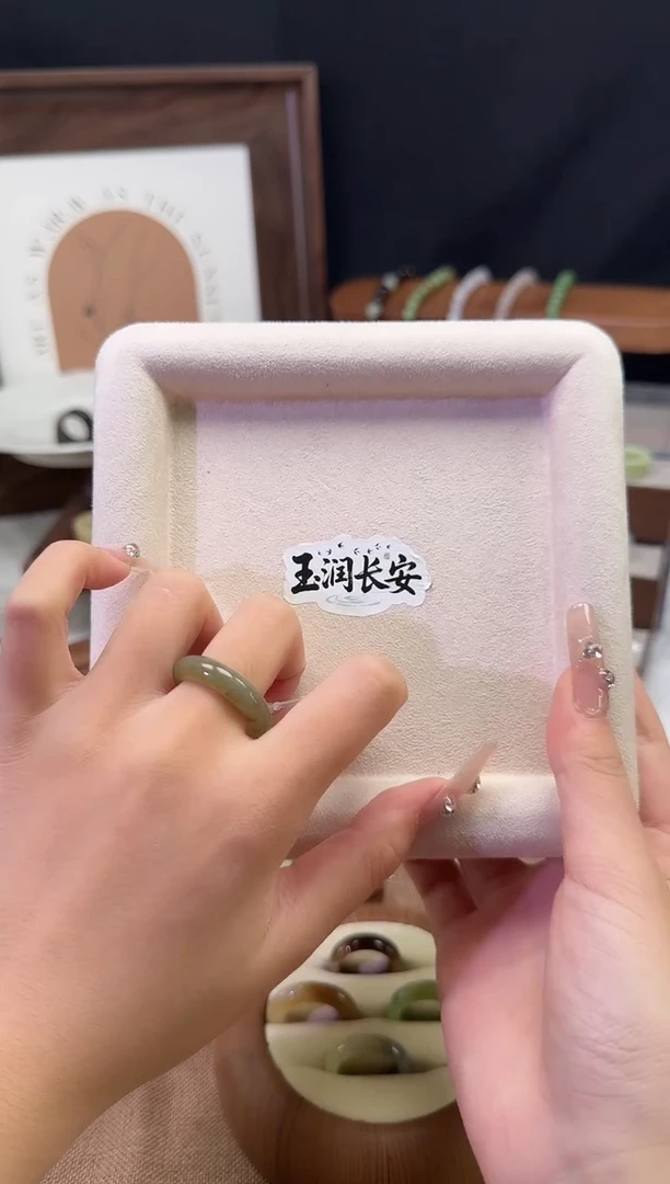 未镶嵌戒指和田玉18.3内径福利品不退换有包容拍前找主播过细节