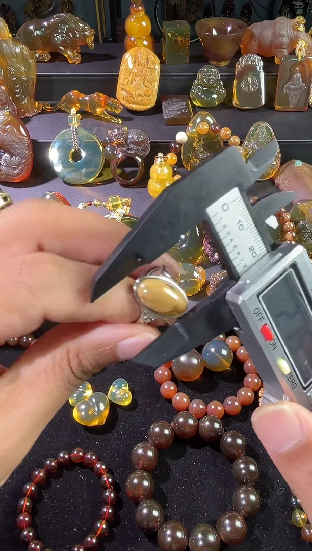 琥珀颈饰未镶嵌根溶洞戒子