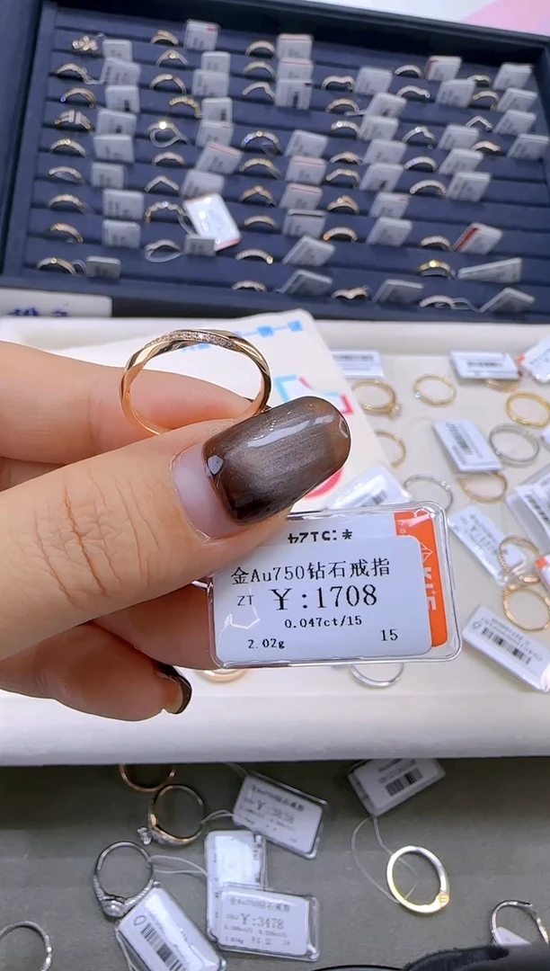 【闪购商品】钻石戒指/指环18K金镶嵌153900