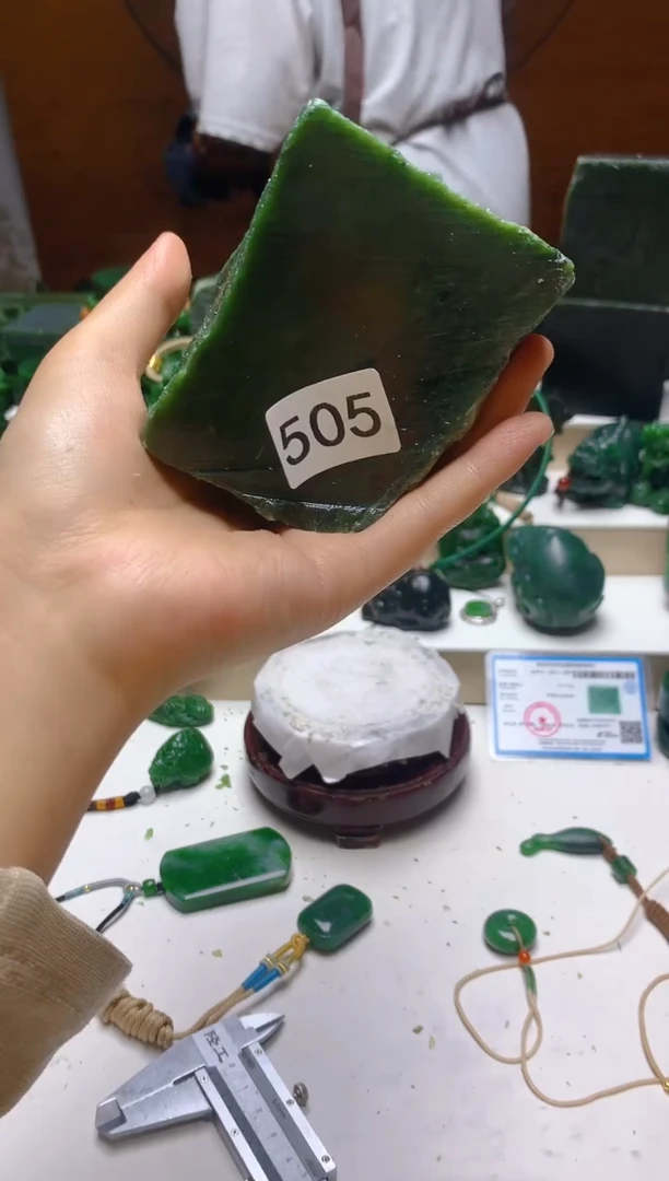 未镶嵌和田玉（碧玉）珠宝半成品0
