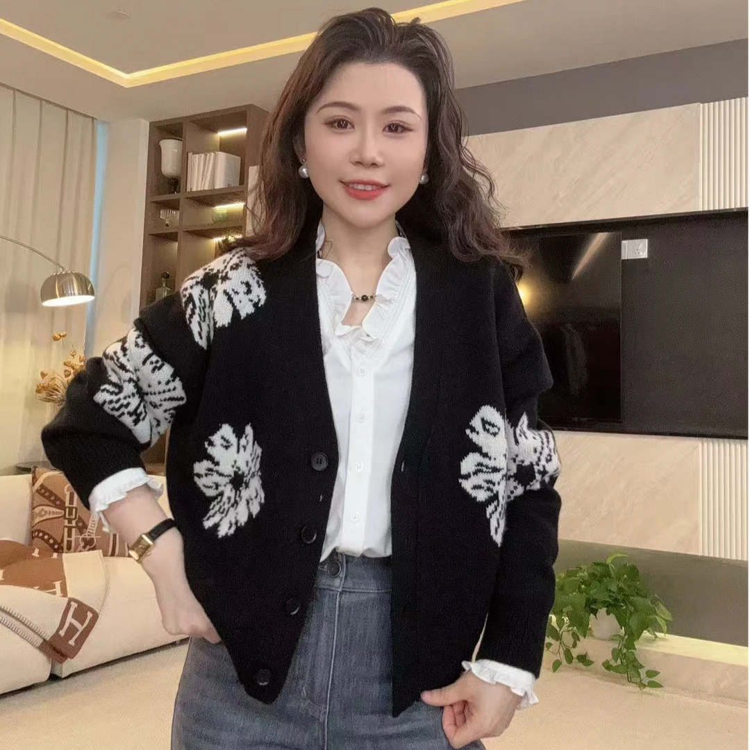 【格格】刺绣花朵V领气质毛针织衫小香风