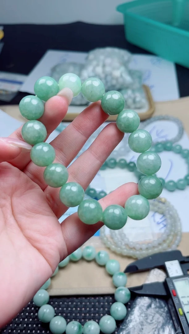 定制翡翠未镶嵌珠串