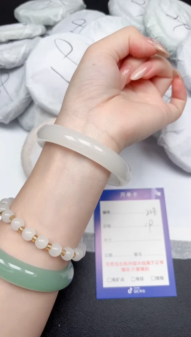未镶嵌手镯石英质玉228-62