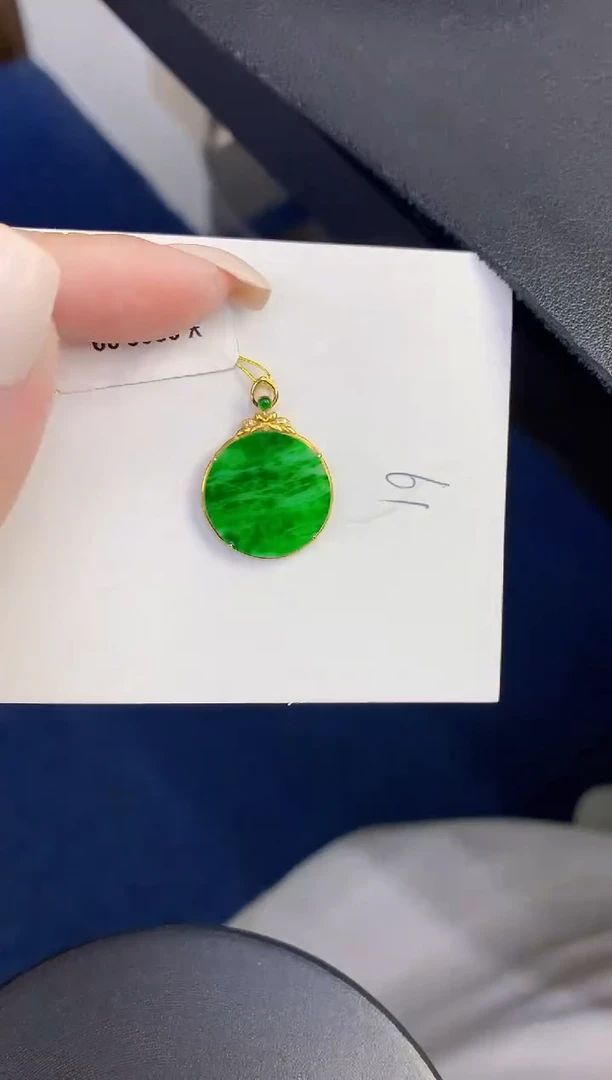 颈饰18K金镶嵌翡翠缅甸天然翡翠A货