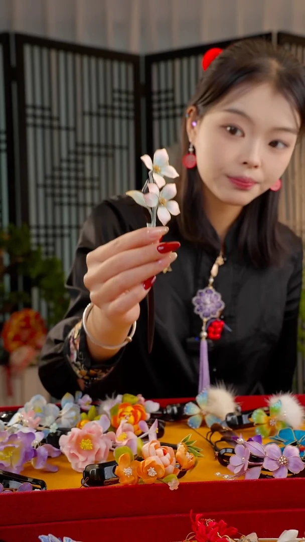 刺绣非遗绒花手工饰品